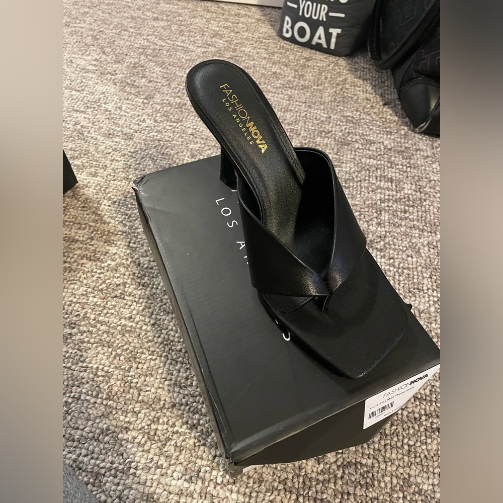 Kitten heel thong
